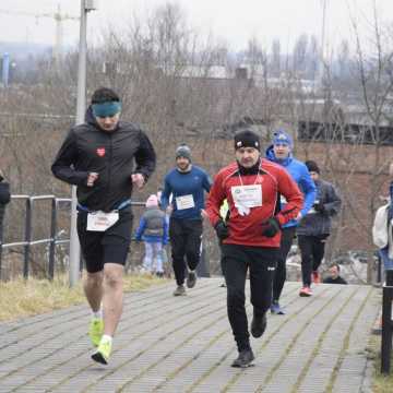 [WIDEO] Glinianki parkRUN w Radomsku. Bieg dla zdrowia i WOŚP 2025