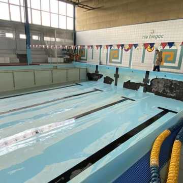 Marcin Skubisz: stary basen w Radomsku jest w dobrym stanie i można go przywrócić do dawnej świetności