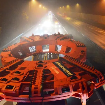 1300 ton gigantycznego transportu na A1