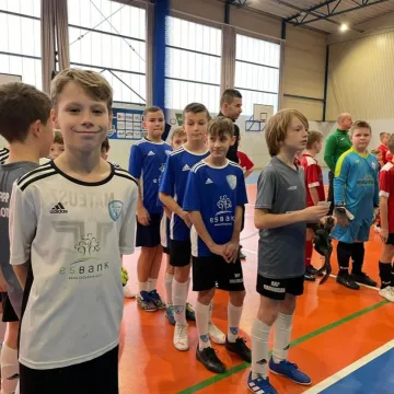 Na boisku i przy tenisowym stole. MOSiR Radomsko gra z WOŚP