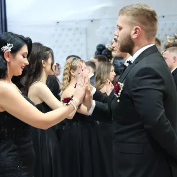 Studniówka uczniów „Drzewniaka” w Kobielach Wielkich