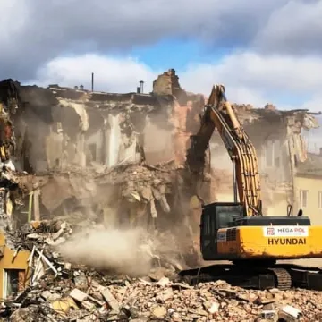 Wyburzają stary szpital 