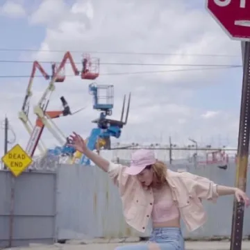 LASS z nowym utworem i klipem „Twin Peaks”