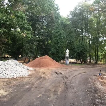 Trwa rewaloryzacja parku Świętojańskiego