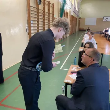 Polski na pierwszy ogień. Ósmoklasiści zaczynają egzaminy