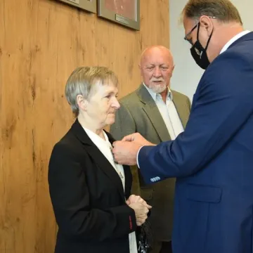 „Złoci” małżonkowie odznaczeni medalami