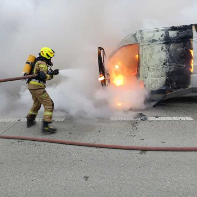 Na A1 spłonął samochód dostawczy