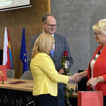 Pracownicy miejskich szkół w Radomsku nagrodzeni