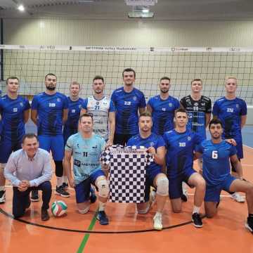 Licytacja piłki i koszulki Volley Radomsko na rzecz powodzian