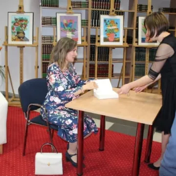 Spotkanie z laureatką nagrody NIKE - Joanną Bator w bibliotece w Radomsku