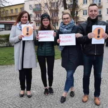 Wiec poparcia dla strajkujących nauczycieli w Radomsku