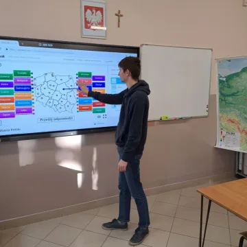 Mechanik pozyskał dwie tablice interaktywne 4K Ultra HD