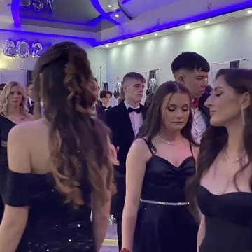 Szampańska zabawa studniówkowa ZSE w Radomsku