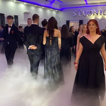 Szampańska zabawa studniówkowa ZSE w Radomsku