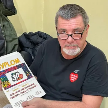 Na boisku i przy tenisowym stole. MOSiR Radomsko gra z WOŚP