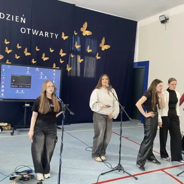 Dzień Owarty w II LO w Radomsku. Ósmoklasiści poznali szkołę od środka