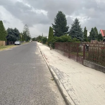 Nowy chodnik na Św. Rocha. Prace nadal trwają