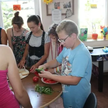 Piknik integracyjny dzieci i seniorów RUTW SAN