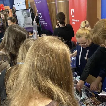 Tłumy maturzystów na targach w II LO w Radomsku