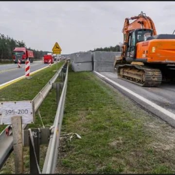 Budowa A1. Postęp prac przy odc. Radomsko - granica województwa 