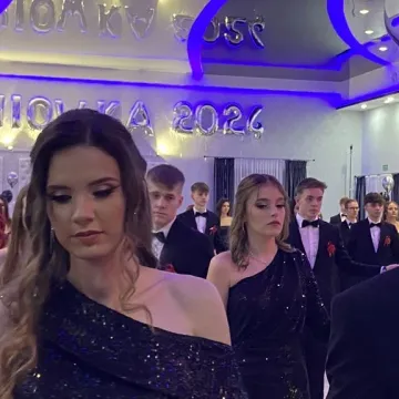 Szampańska zabawa studniówkowa ZSE w Radomsku