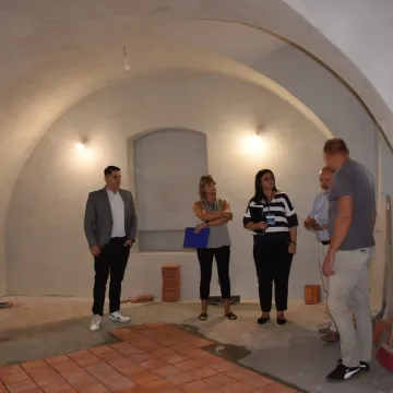 Lamus w Gorzędowie odzyskuje blask