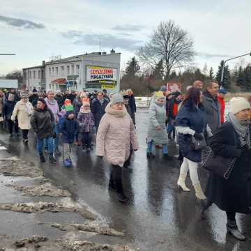 [WIDEO] Orszak Trzech Króli 2025 w Radomsku. „Kłaniajcie się królowie!”