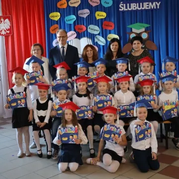 Pierwszoklasiści z PSP 10 w Radomsku złożyli ślubowanie