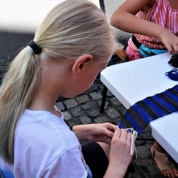 „Tkanie na ramkach” w muzeum w Radomsku