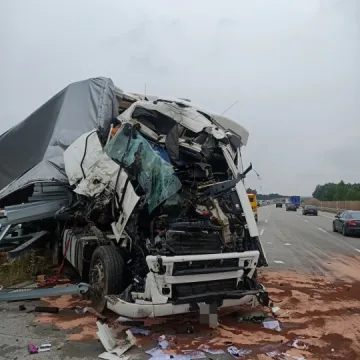 W Słostowicach zderzyły się dwie ciężarówki. Na A1 są utrudnienia