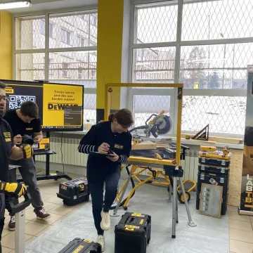 Akademia DeWalt w „Mechaniku”. Prestiżowy program tylko dla 10 szkół w kraju