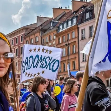 Uczniowie z PSP 7 wzięli udział w Paradzie Schumana