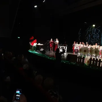 [WIDEO] Krakowiak, śpiewy ludowe. Wyjątkowy Dzień Babci i Dziadka w Radomsku