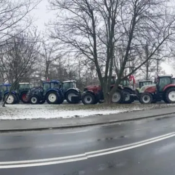 Kawalkada ciągników jedzie na Radomsko