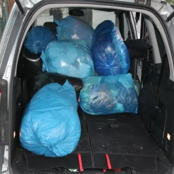 Studenci seniorzy pomagają potrzebującym