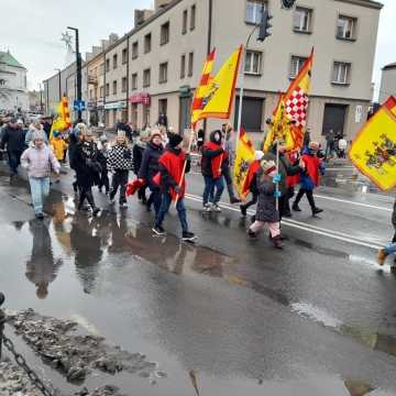 [WIDEO] Orszak Trzech Króli 2025 w Radomsku. „Kłaniajcie się królowie!”