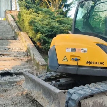 Trwa modernizacja schodów w Parku Solidarności w Radomsku