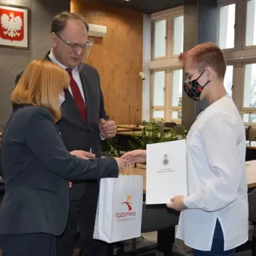 Młodzi zawodnicy z Radomska odebrali stypendia sportowe