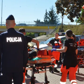 Ewakuacja ZSP 1 w Radomsku. Był pożar, strzały i osoby ranne