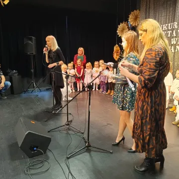 Przedszkolaki recytowały „zimowe” wierszyki w MDK w Radomsku