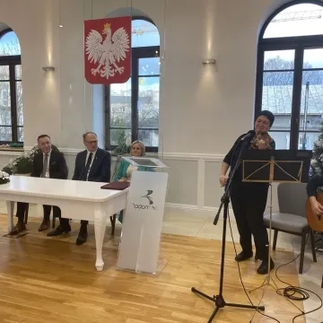 Sześć par uhonorowanych medalami za długoletnie pożycie małżeńskie