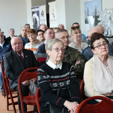 W Radomsku oddano hołd bohaterom. Był apel i salwa honorowa