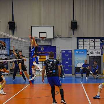 Emocje na parkiecie. METPRIM Volley Radomsko zwycięża ze Skrą II Bełchatów