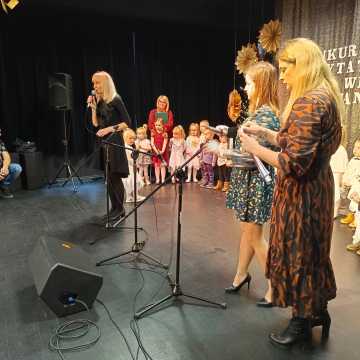 Przedszkolaki recytowały „zimowe” wierszyki w MDK w Radomsku