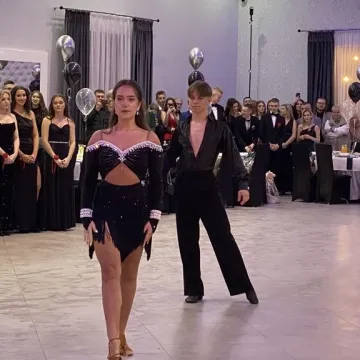 Szampańska zabawa studniówkowa ZSE w Radomsku