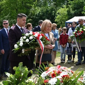 W Bąkowej Górze upamiętniono zamordowanych żołnierzy KWP