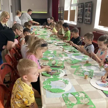 Emocje i wiosna na warsztatach kartonowych w Muzeum Regionalnym w Radomsku