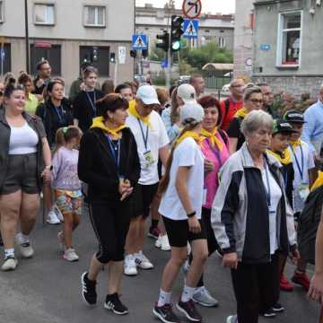 Podróż wiary. Pielgrzymi z Radomska w drodze na Jasną Górę