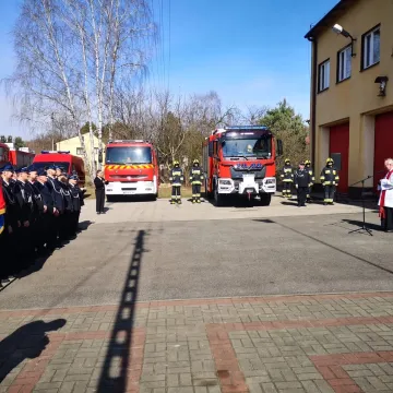 OSP w Gomunicach z nowym samochodem ratowniczo-gaśniczym