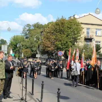 Odsłonięcie tablicy poświęconej żołnierzom KWP